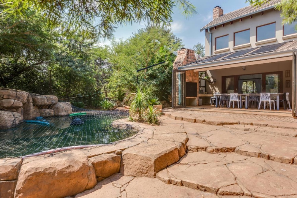 Double-storey house for sale in The Coves - 1HR1748301