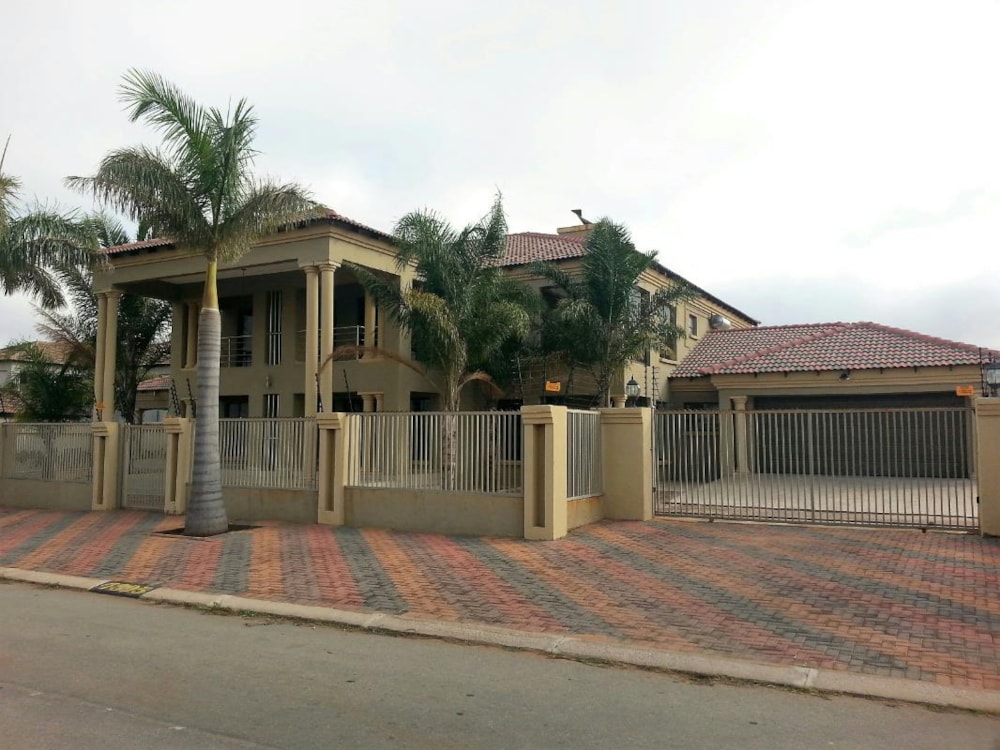 Double-storey house for sale in Serela View - 1PS1664557