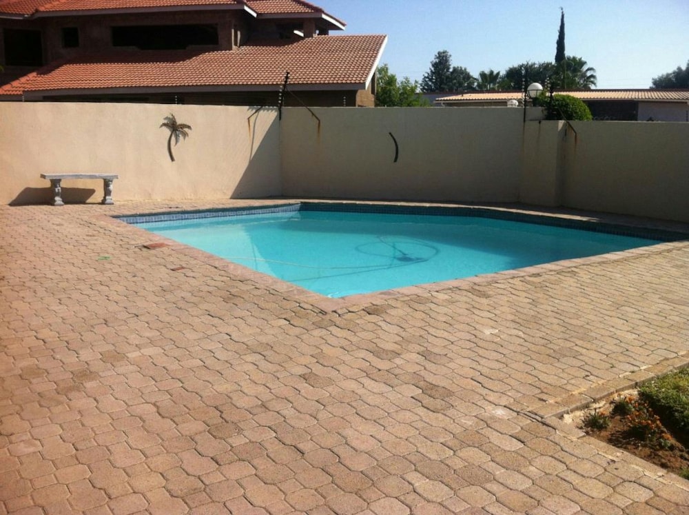 Double-storey house to rent in Phakalane, Botswana - 3BO1715314