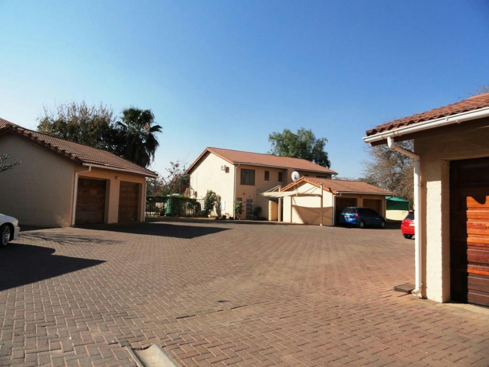 Townhouse to rent in Village, Botswana - 3BO1743046 Townhouse to rent in Village, Botswana - 3BO1743046