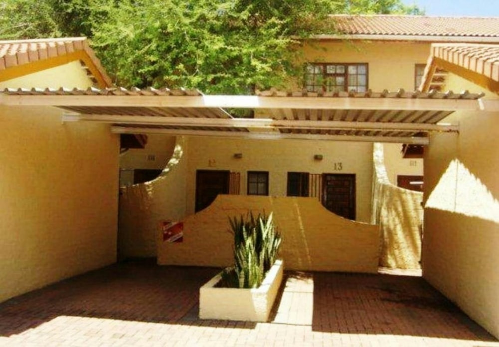 Townhouse to rent in Village, Botswana - 3BO1743046 Townhouse to rent in Village, Botswana - 3BO1743046