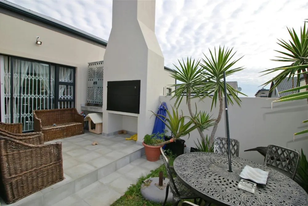 House let in Burgundy Estate - 1PLA1720098
