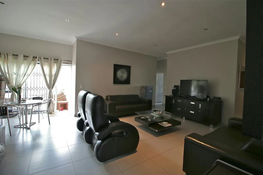 House let in Burgundy Estate - 1PLA1720098