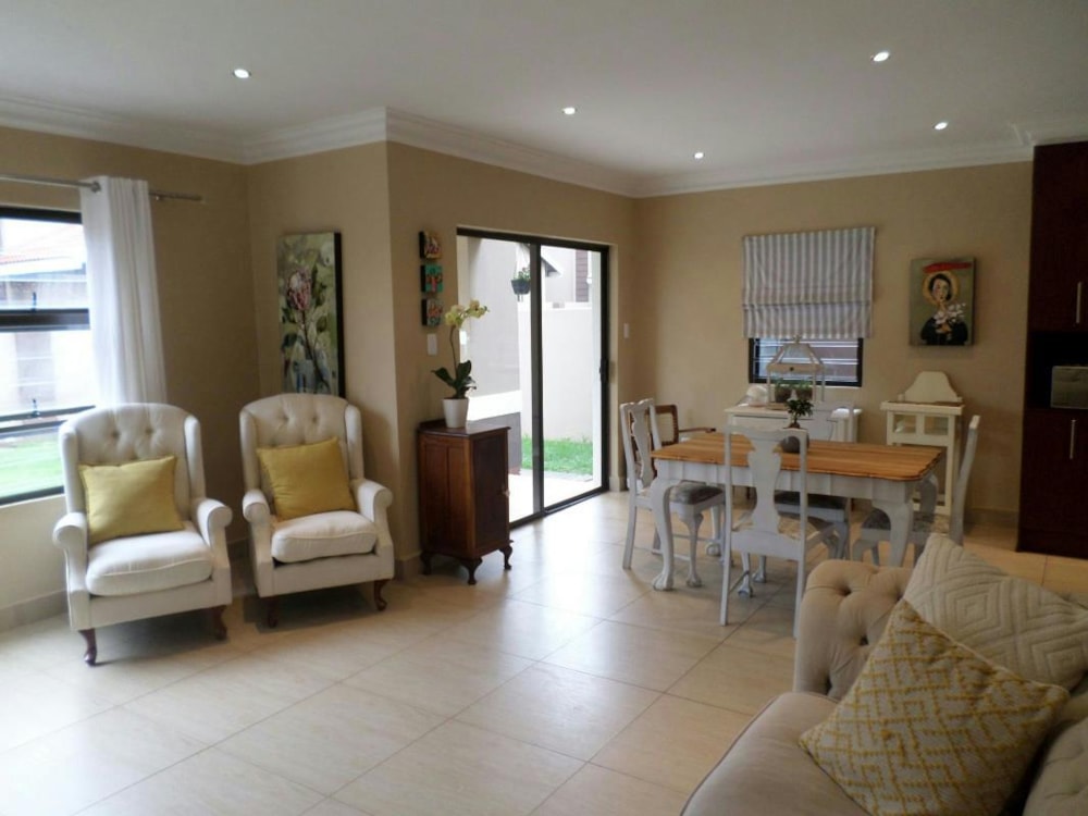 Townhouse sold in Hillside, Bloemfontein - 1BX1730296