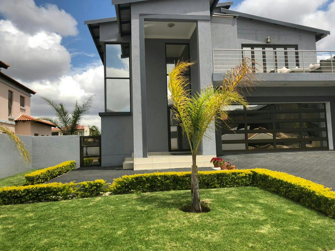 Double-storey house for sale in Bendor Park - 1PS1710525