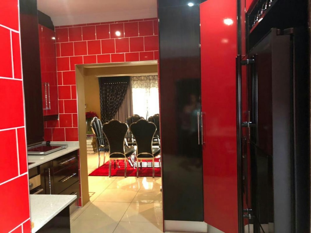 Double-storey house for sale in Bendor Park - 1PS1710525