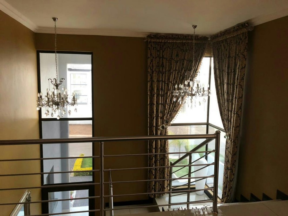 Double-storey house for sale in Bendor Park - 1PS1710525