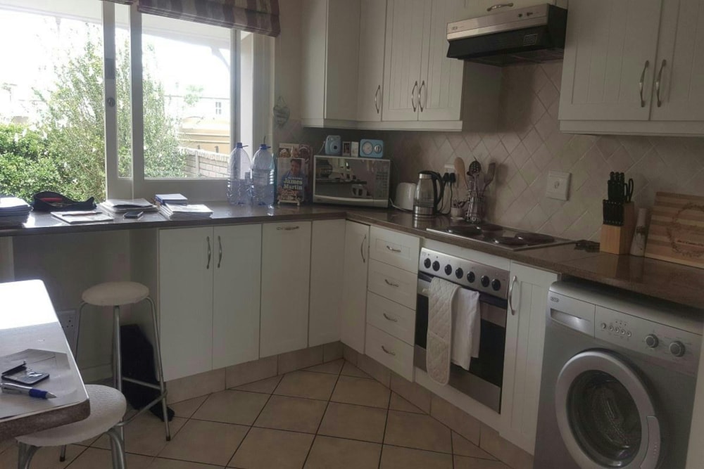 Security complex home let in Kingswood - 1GC1715469 Security complex home let in Kingswood - 1GC1715469