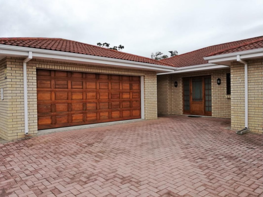 Townhouse let in Weybridge Park - 1PLZ1709853 Townhouse let in Weybridge Park - 1PLZ1709853