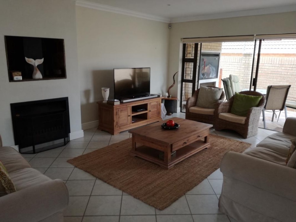 Townhouse let in Weybridge Park - 1PLZ1709853 Townhouse let in Weybridge Park - 1PLZ1709853