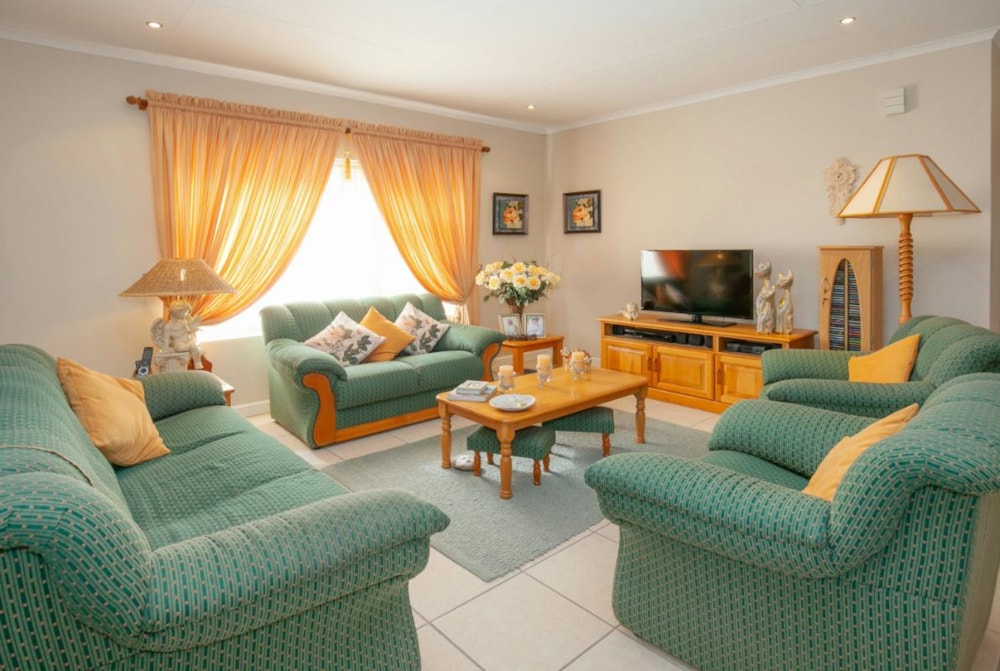 Single-storey house let in Heather Park, George - GEO1702746 Single-storey house let in Heather Park, George - GEO1702746