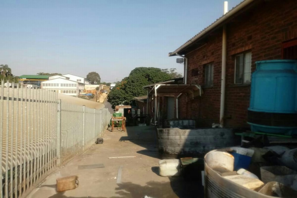 Commercial industrial property for sale in Amanzimtoti - 1WB1647887 Commercial industrial property for sale in Amanzimtoti - 1WB1647887