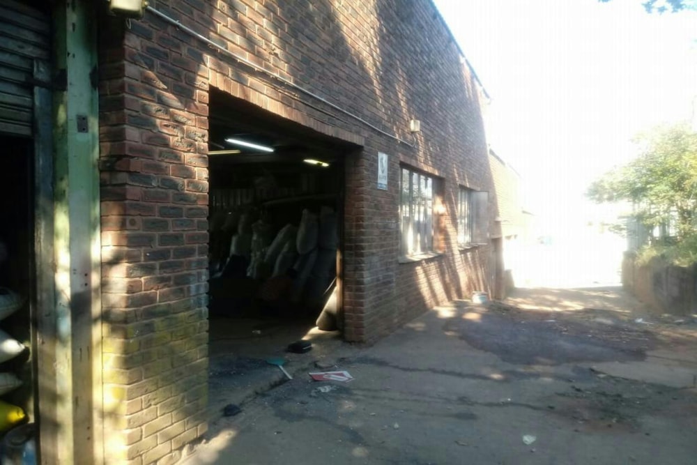 Commercial industrial property for sale in Amanzimtoti - 1WB1647887 Commercial industrial property for sale in Amanzimtoti - 1WB1647887