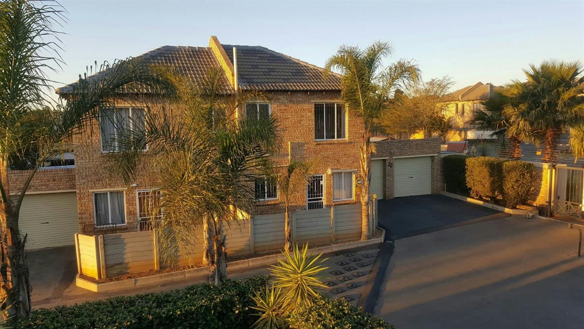 Townhouse to rent in Allensnek - RAL1741080