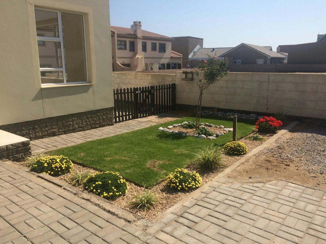 Townhouse let in Mile 4, Namibia - 3NM1714289