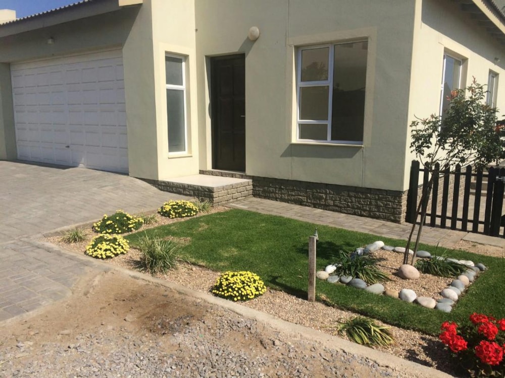 Townhouse let in Mile 4, Namibia - 3NM1714289