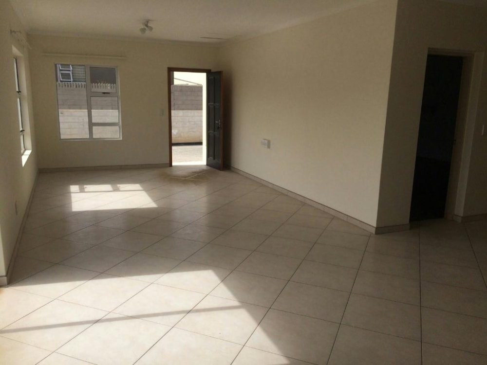 Townhouse let in Mile 4, Namibia - 3NM1714289