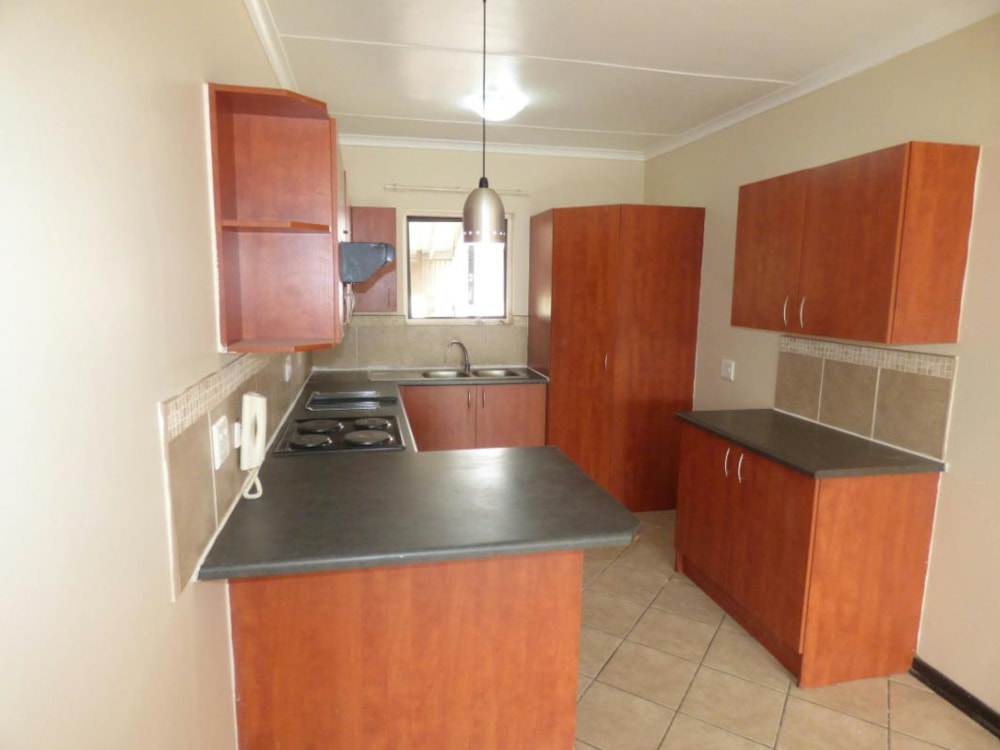 Apartment for sale in East London CBD - 1EZ1718557 Apartment for sale in East London CBD - 1EZ1718557