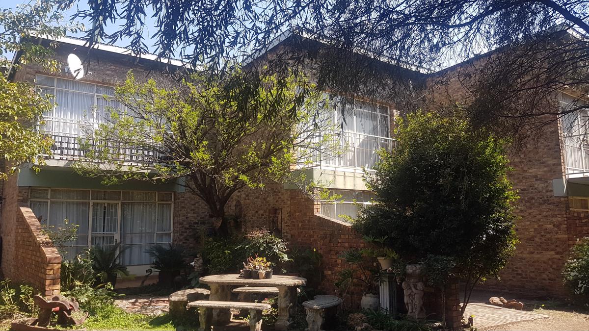 Townhouse to rent in Middelburg Central (Mpumalanga Central)  - 1MD1717535