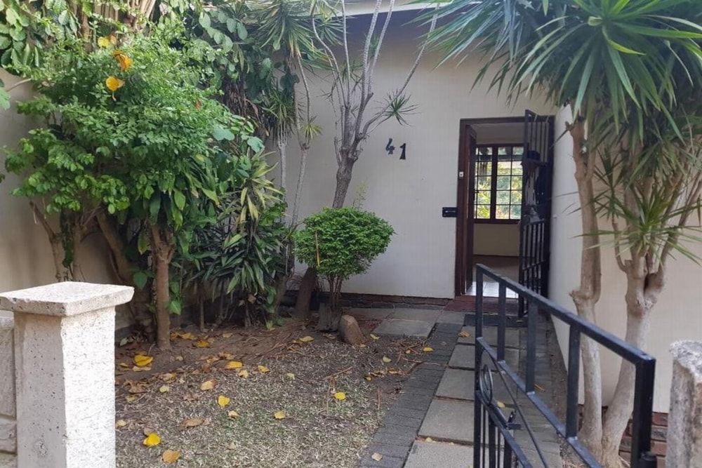 Townhouse to rent in Illovo Glen - 1WB1721552
