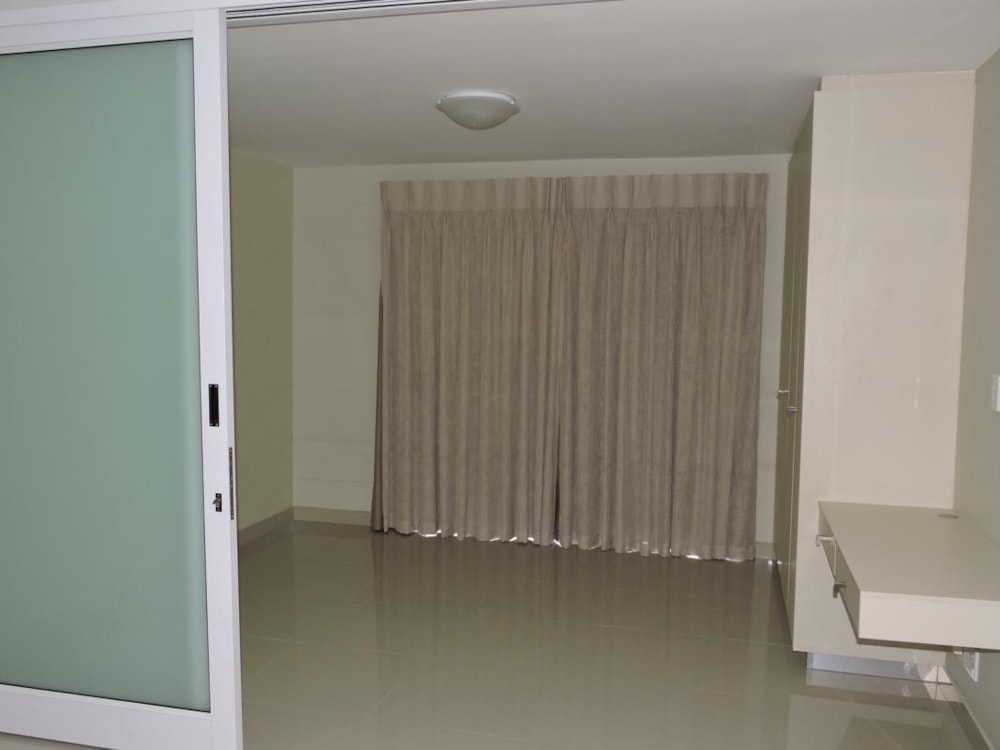 Bachelor apartment to rent in West Hill, Grahamstown, Makhanda - 1GC1710803 Bachelor apartment to rent in West Hill, Grahamstown, Makhanda - 1GC1710803