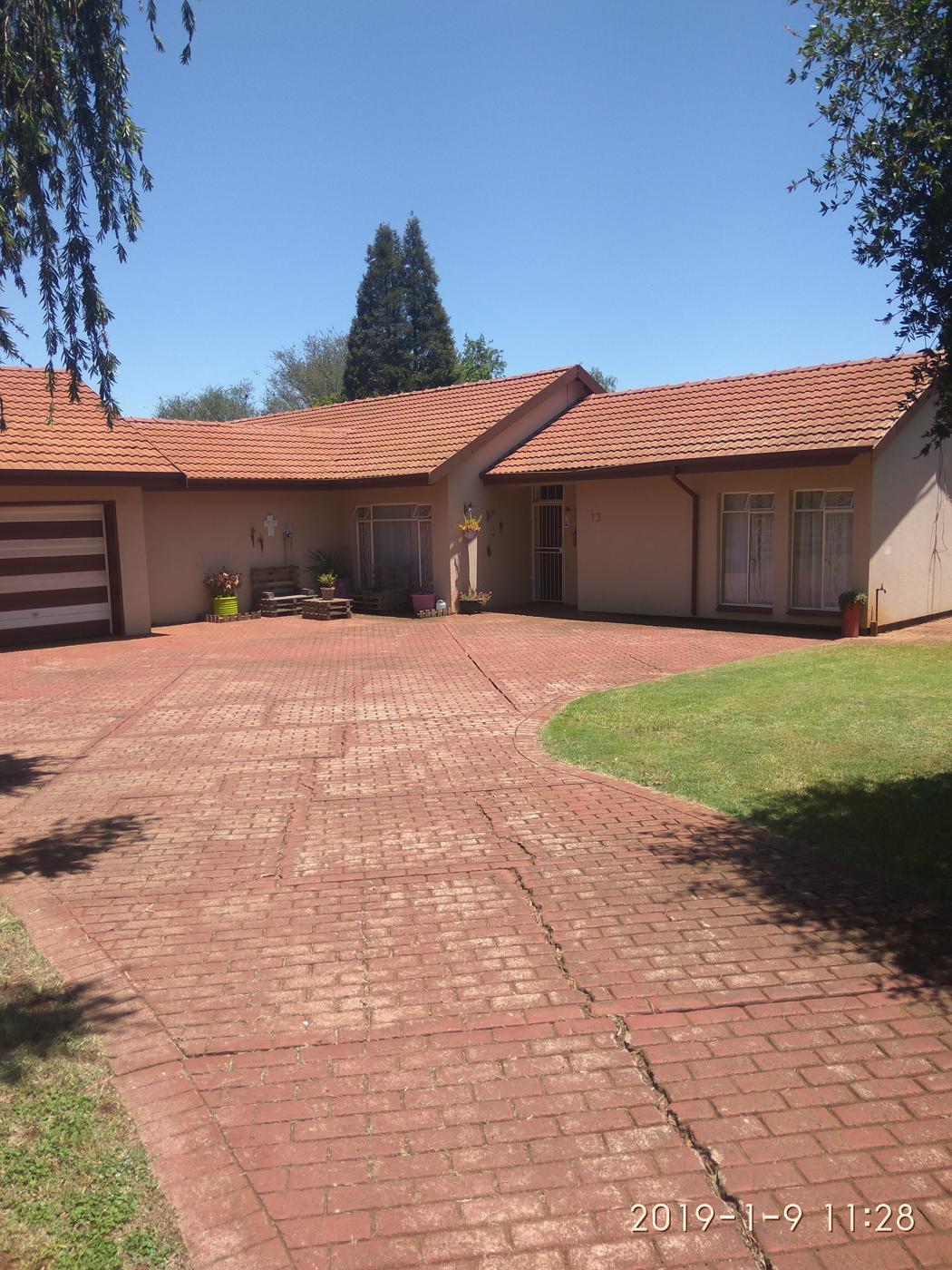 House let in Kanonkop, Middelburg, Mpumalanga - 1MD1702805