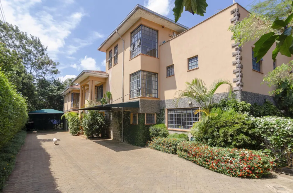 Townhouse to rent in Runda , Kenya - 3KE1755370