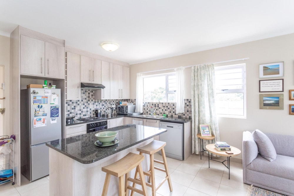 Townhouse to rent in Beacon Bay - 1EZ1725653