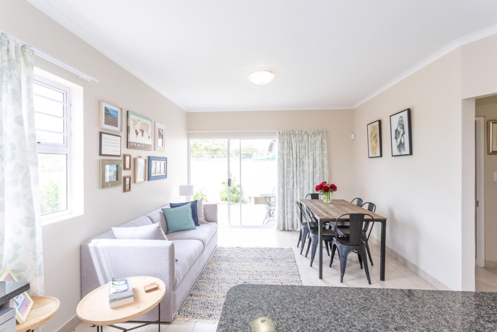 Townhouse to rent in Beacon Bay - 1EZ1725653