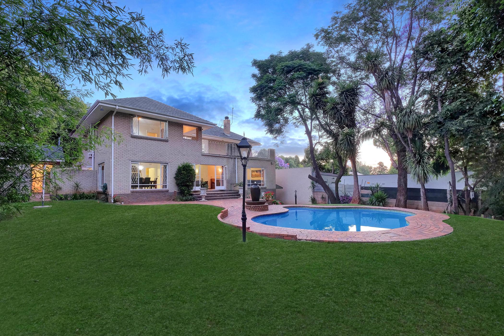 Double-storey house to rent in Parkwood, Johannesburg - JBL1729407