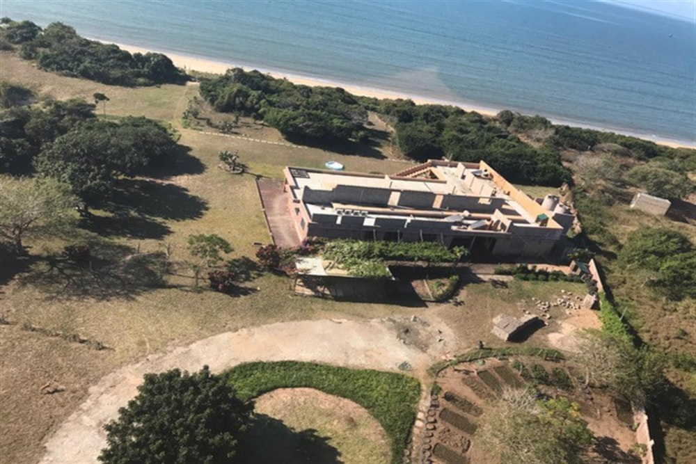 Beachfront villa for sale in Catembe, Mozambique - 3MQ1742489 Beachfront villa for sale in Catembe, Mozambique - 3MQ1742489