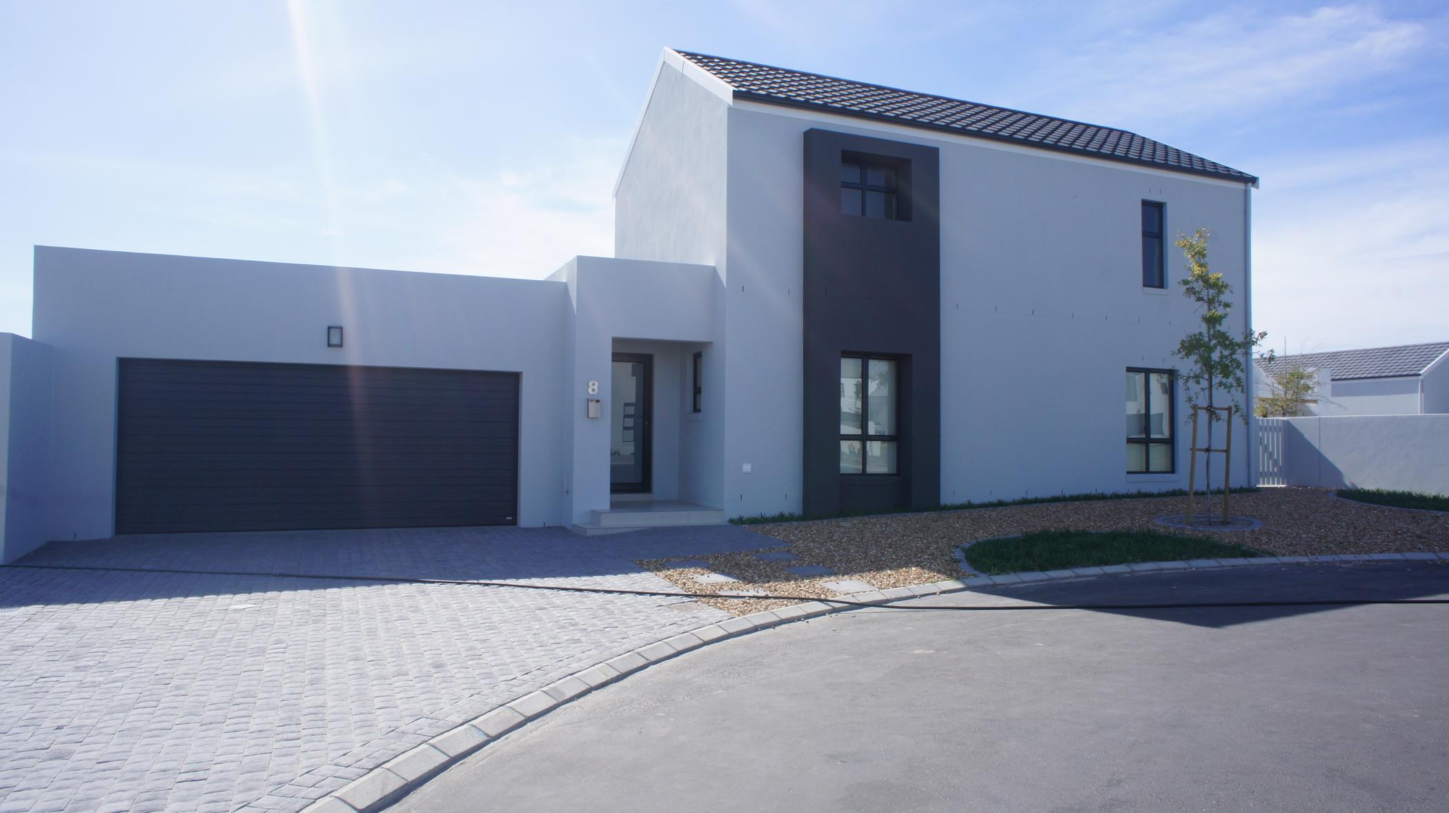 Security estate home for sale in Jakarandas - 1KV1718539