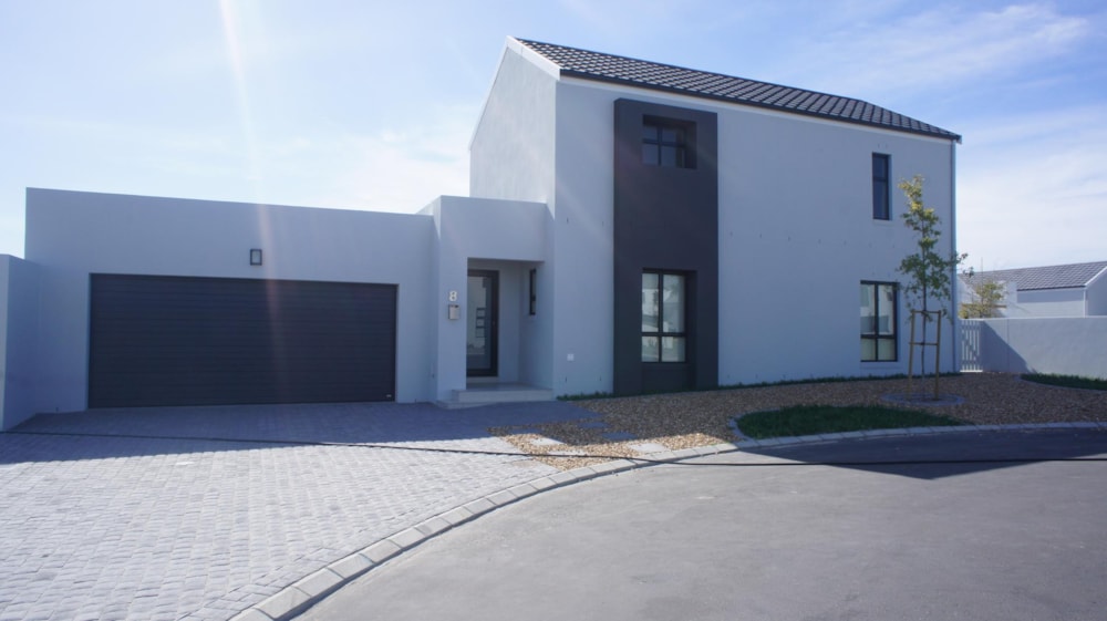 Security estate home for sale in Jakarandas - 1KV1718539