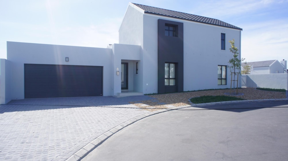 Security estate home for sale in Jakarandas - 1KV1718539