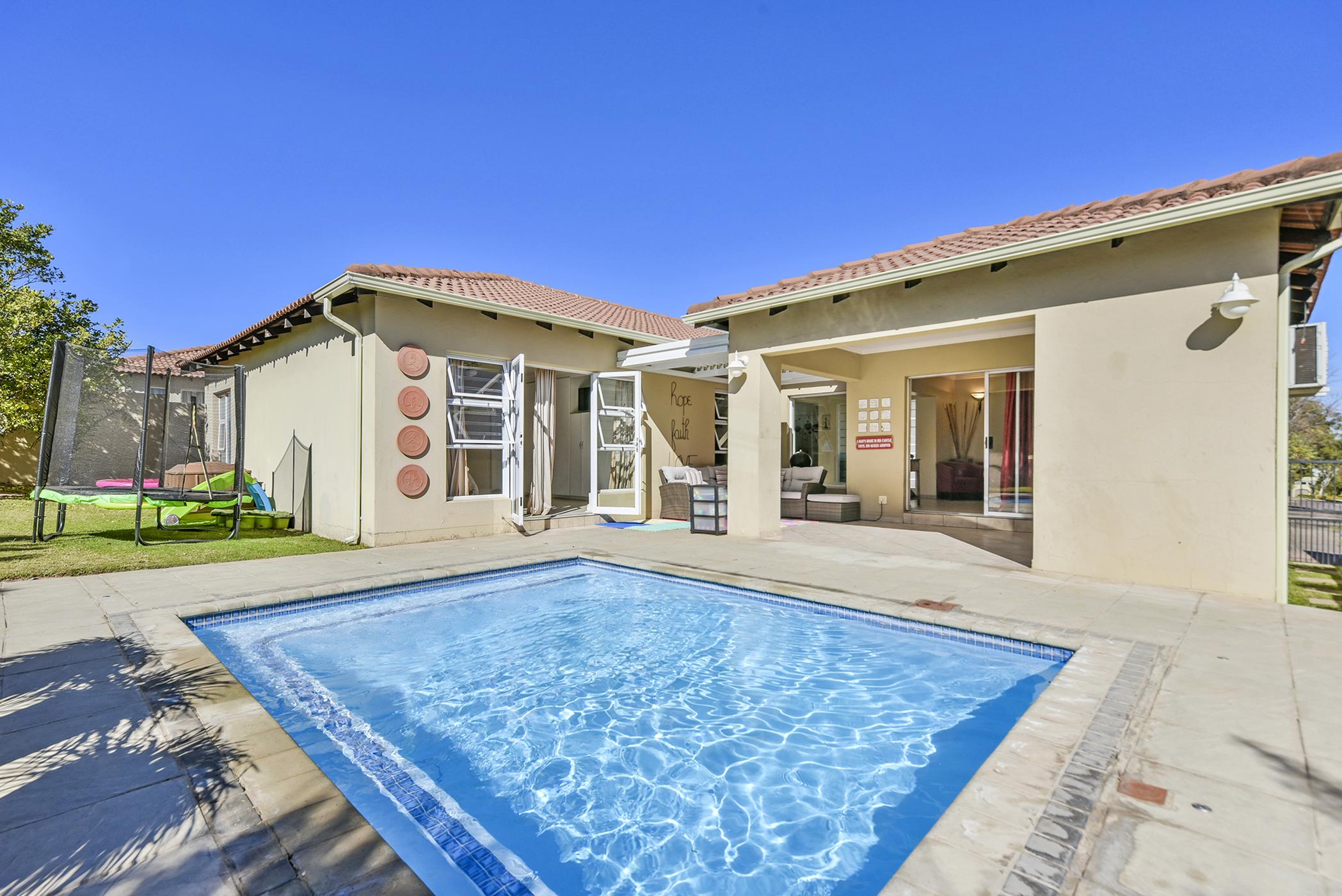 House sold in Cedar Lakes - FW1708337