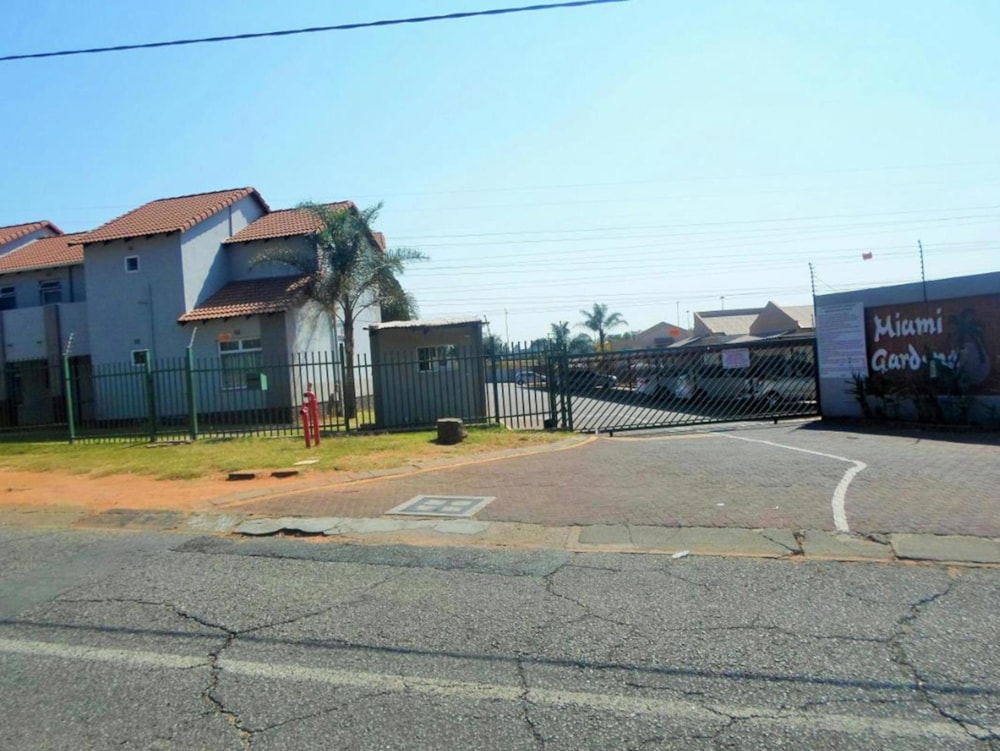 Townhouse to rent in Meredale - 1GV1461288