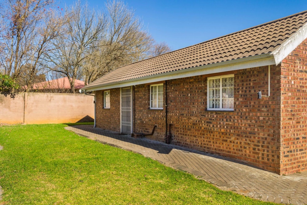 Garden cottage let in Himeville - 1UB1667489