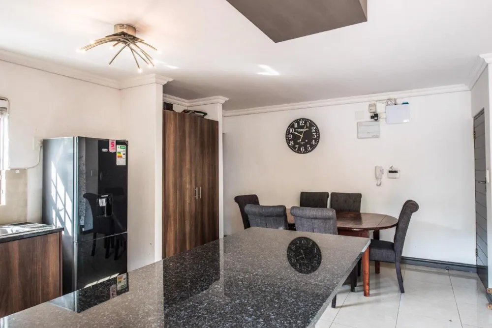 Townhouse let in Rondebosch - RBL1734888 Townhouse let in Rondebosch - RBL1734888