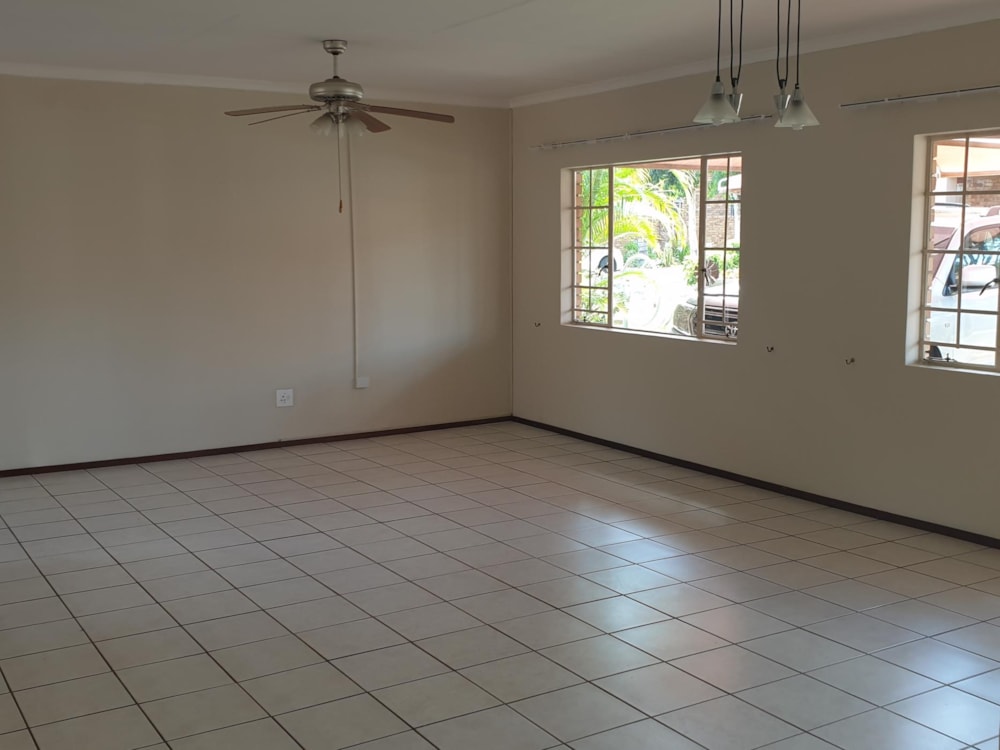 Townhouse for sale in Bendor Park - 1PS1716884 Townhouse for sale in Bendor Park - 1PS1716884