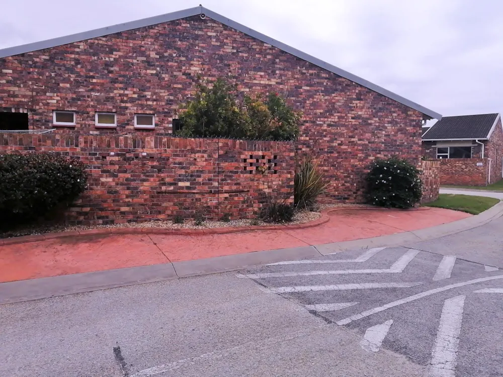 Security complex home for sale in South End - 1PLZ1744151 Security complex home for sale in South End - 1PLZ1744151