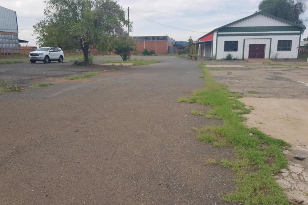 Commercial industrial property to rent in Ashburnham - 1KJ1732103