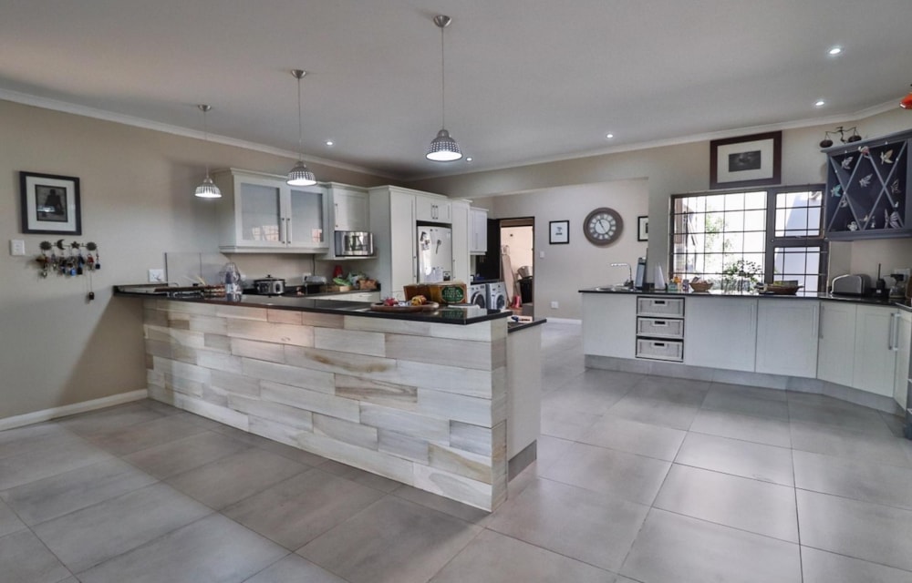 Double-storey house for sale in Summerveld - 1KF1715006