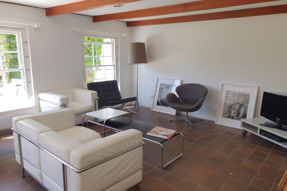 Cottage let in Constantia, Cape Town - RBL1704742 Cottage let in Constantia, Cape Town - RBL1704742