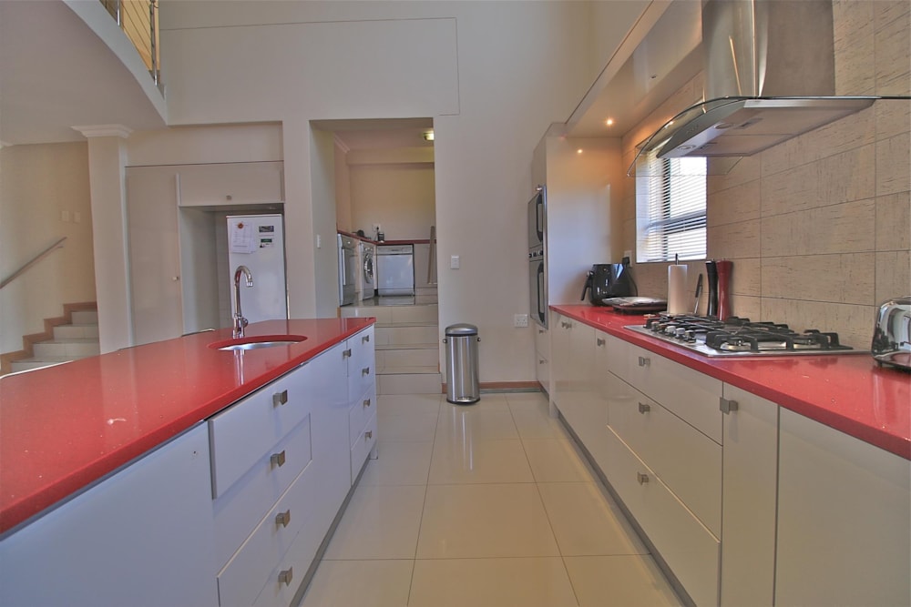 Security estate home let in Plattekloof - 1PLA1678238 Security estate home let in Plattekloof - 1PLA1678238