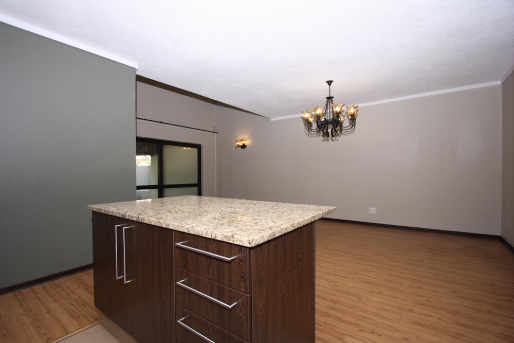 Townhouse for sale in Douglasdale - FW1730748