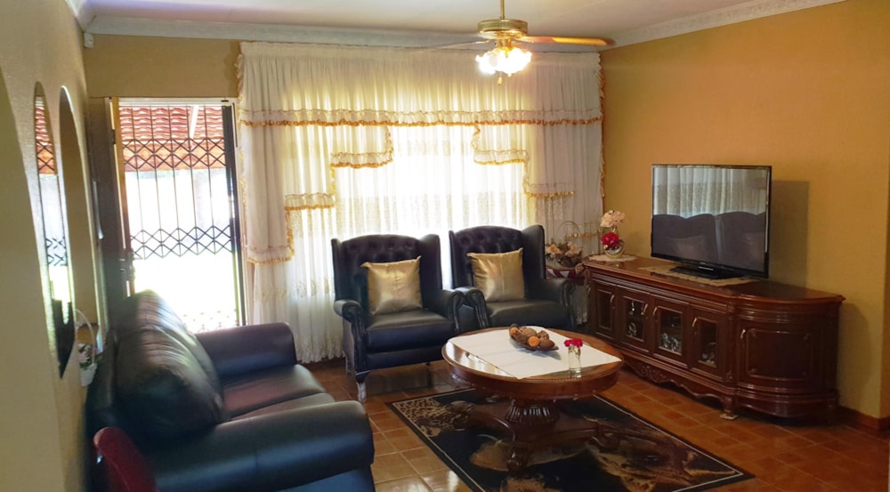 House let in Lydenburg (Mashishing) - 1LY1682630 House let in Lydenburg (Mashishing) - 1LY1682630