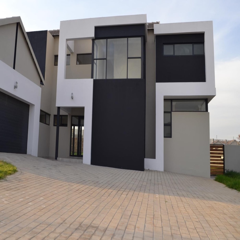 Double-storey house sold in Midstream Estate - CN1703817 Double-storey house sold in Midstream Estate - CN1703817