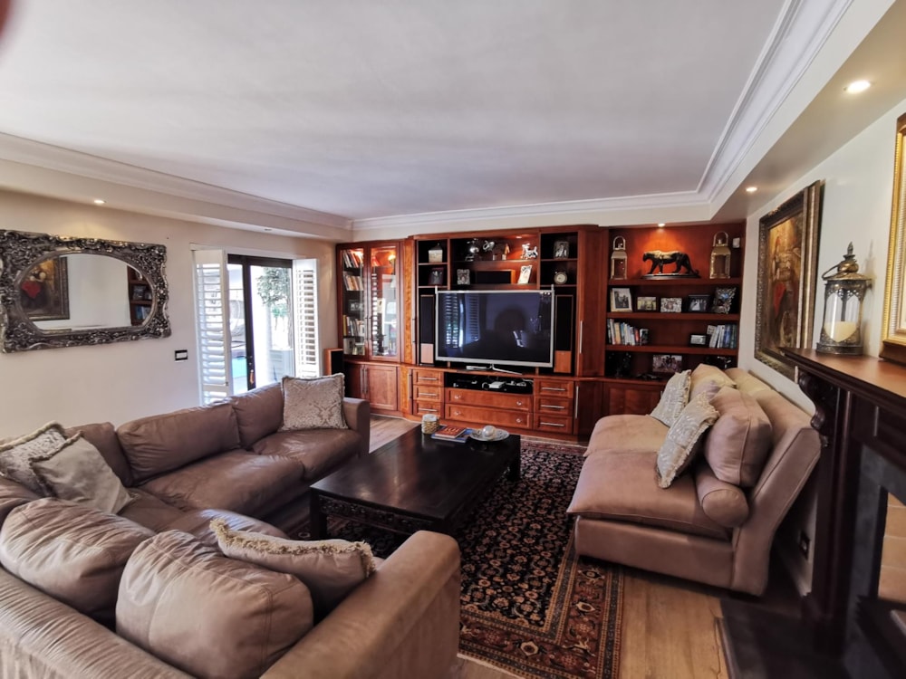 Double-storey house to rent in Sunset Beach, Cape Town - 1TV1739022
