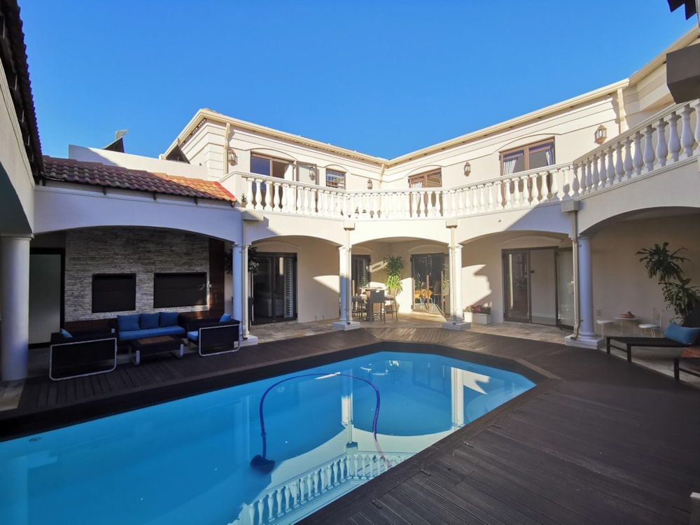 Double-storey house to rent in Sunset Beach, Cape Town - 1TV1739022 Double-storey house to rent in Sunset Beach, Cape Town - 1TV1739022