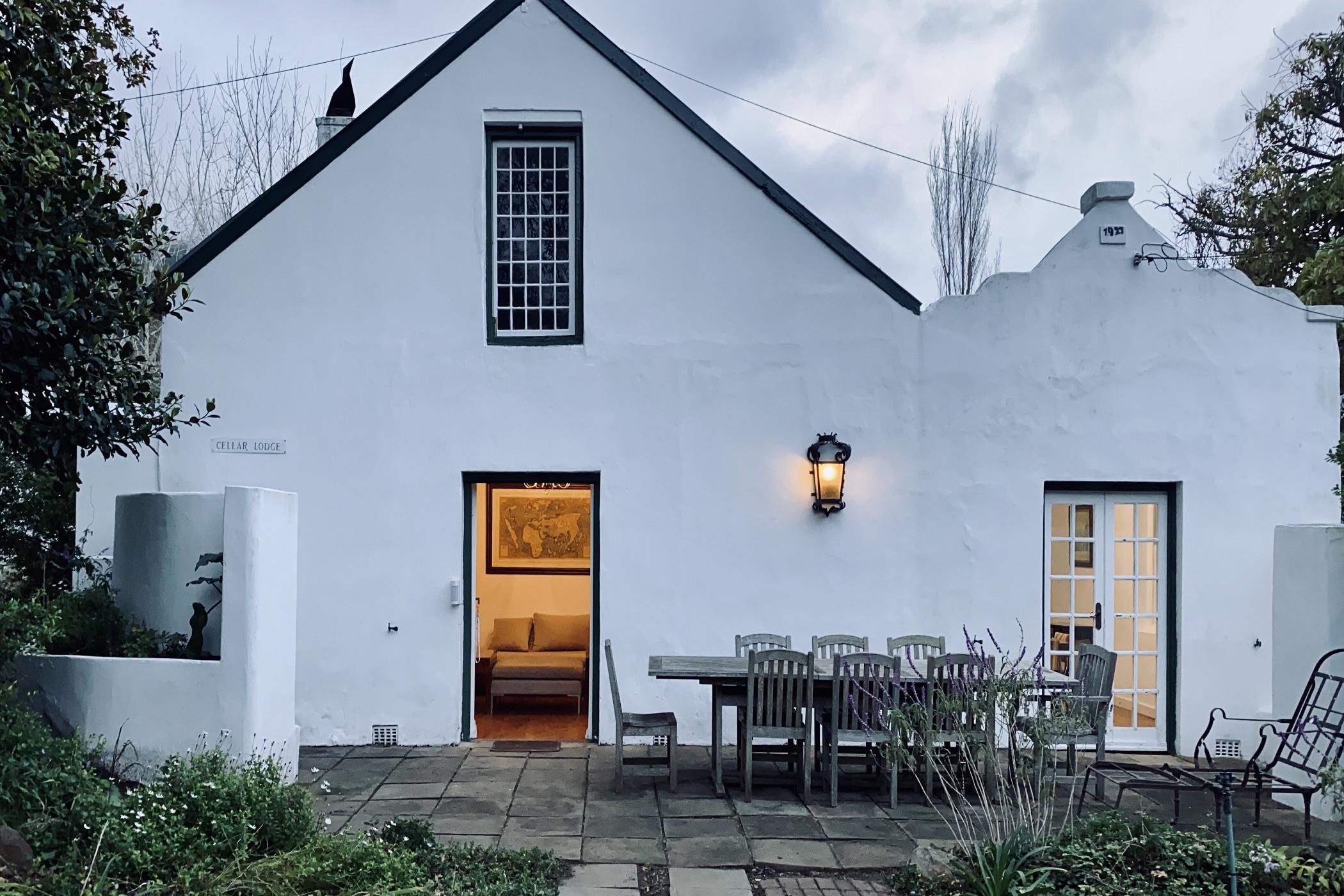 House let in Constantia, Cape Town - RBL1696342